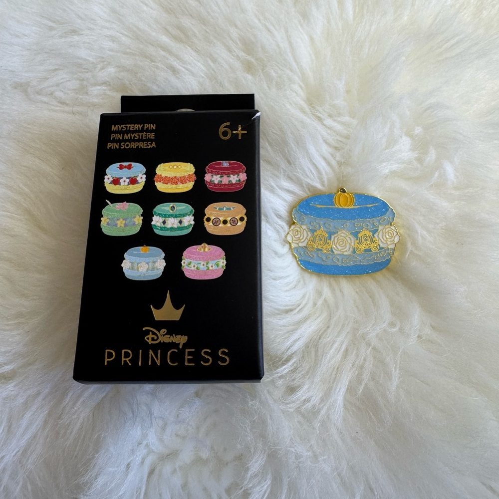 Disney Princess Mystery Macaroon Pin - Cinderella